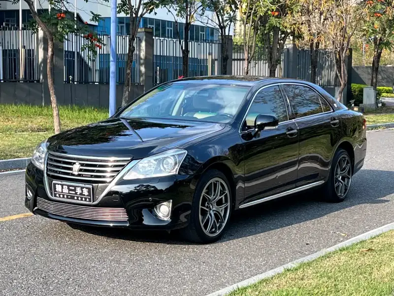 Toyota Crown, 2014