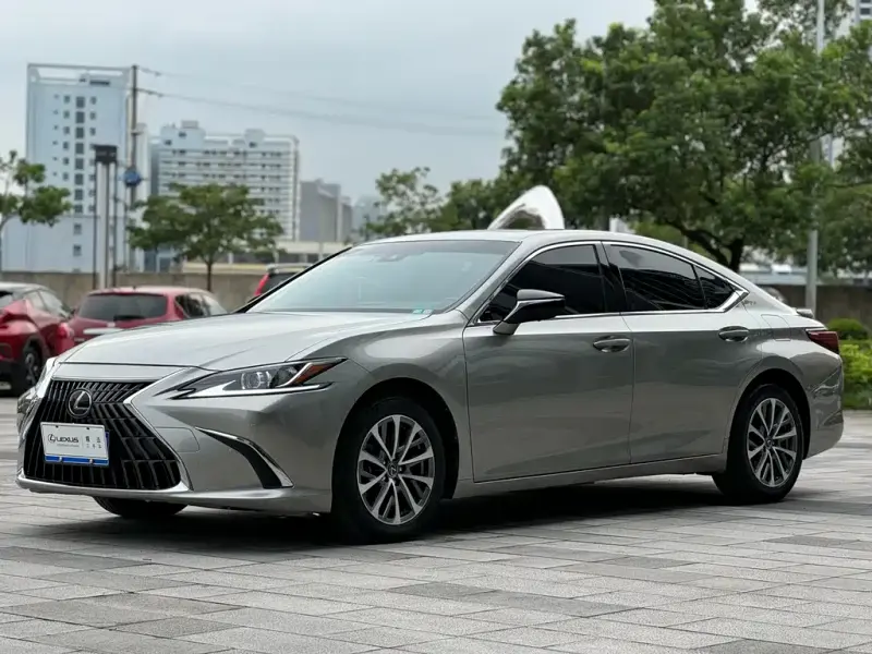 Lexus ES, 2022