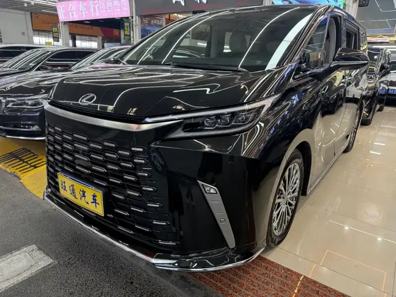 Lexus LM, 2024