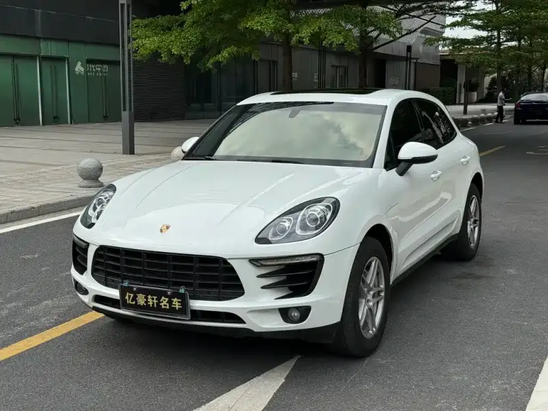 Porsche Macan, 2015