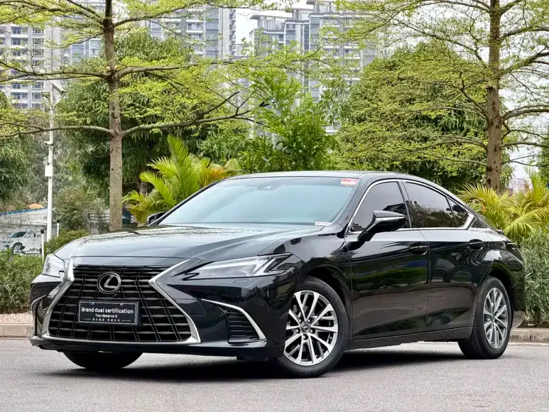 Lexus ES, 2025