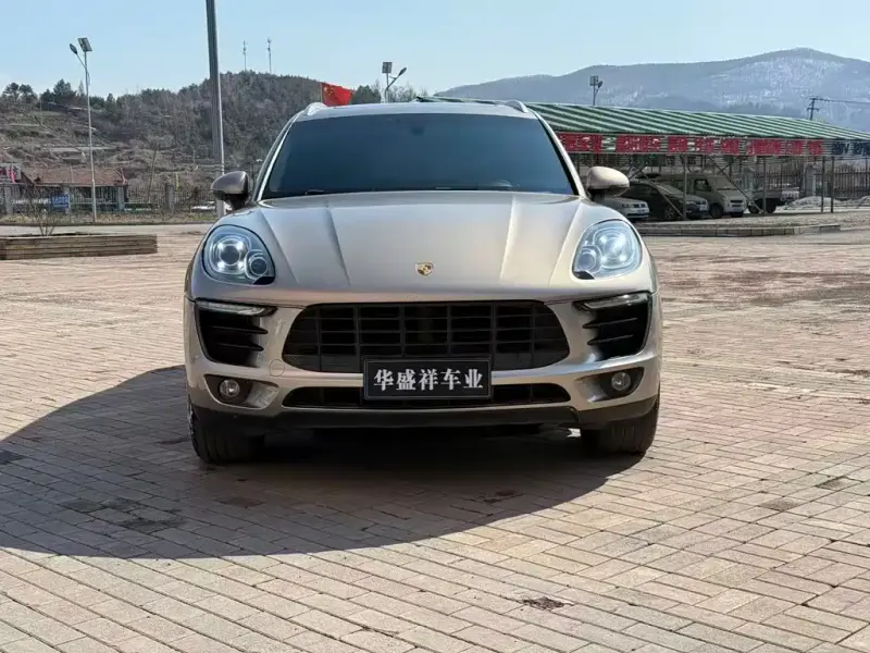 Porsche Macan, 2015