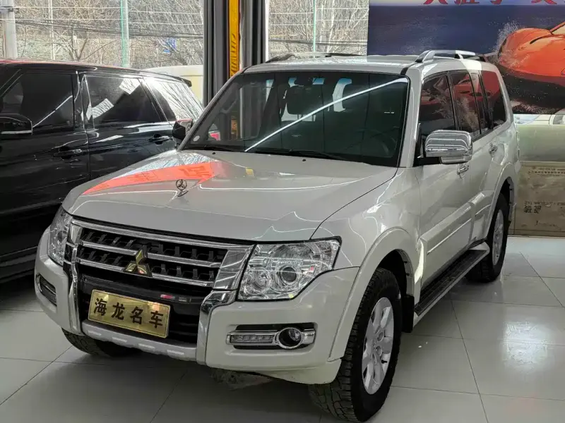 Mitsubishi Pajero (Import), 2020