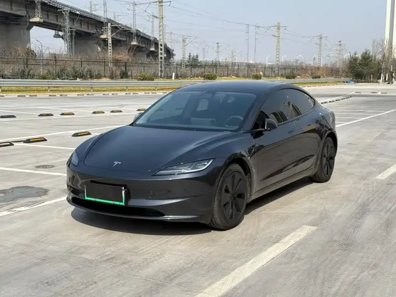 Tesla Model 3, 2025