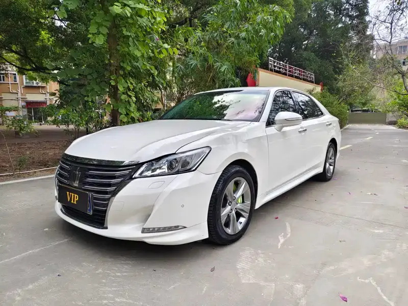Toyota Crown, 2016
