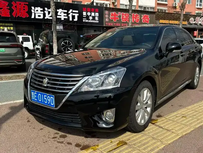 Toyota Crown, 2014