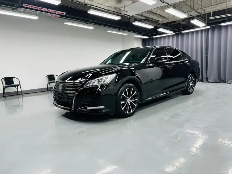 Toyota Crown, 2018