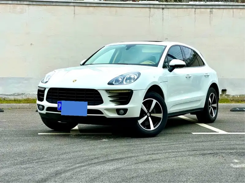 Porsche Macan, 2015