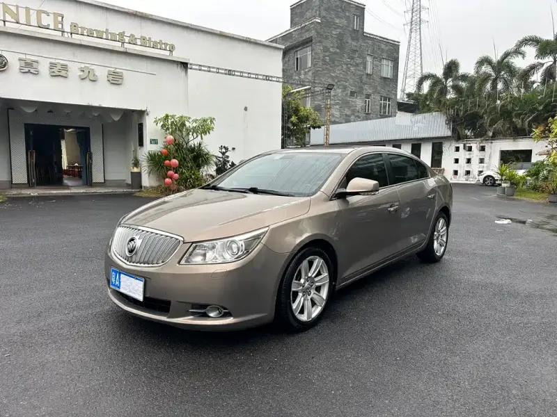 Buick LaCrosse, 2011