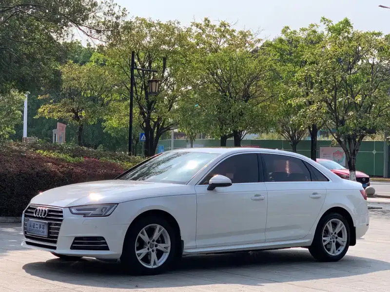 Audi A4L, 2018