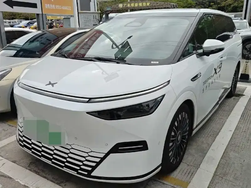 XPeng X9, 2025
