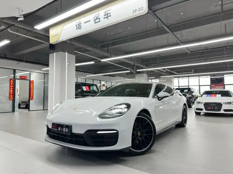 Porsche Panamera, 2023