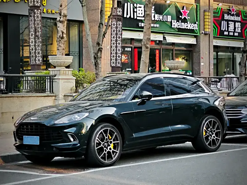 Aston Martin DBX, 2021