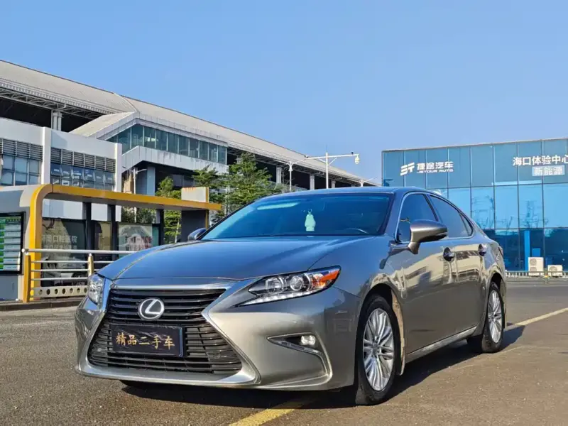 Lexus ES, 2016