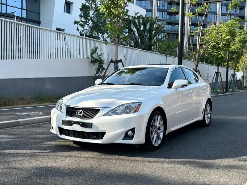 Lexus IS, 2012