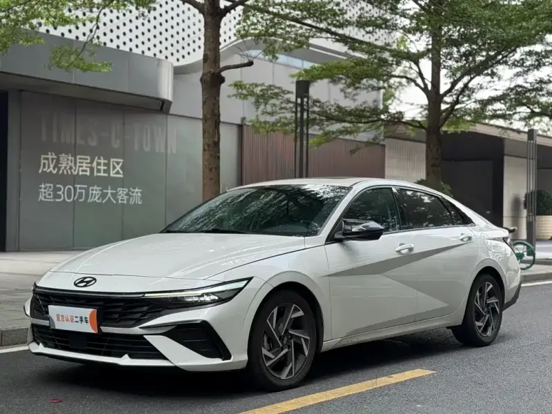 Hyundai Elantra, 2024