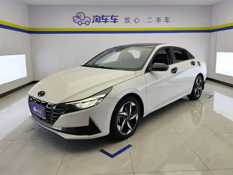 Hyundai Elantra, 2022