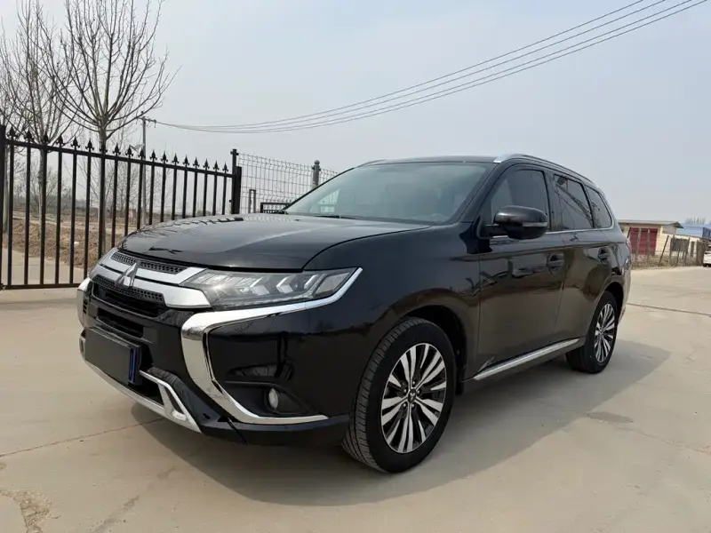 Mitsubishi Outlander, 2022