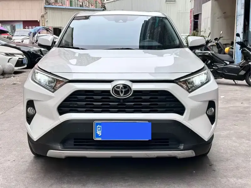 Toyota RAV4, 2023