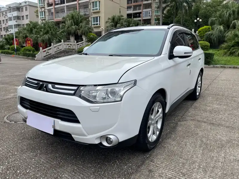 Mitsubishi Outlander (Import), 2014