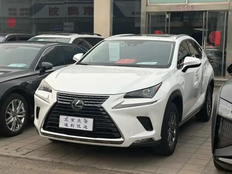Lexus NX, 2020