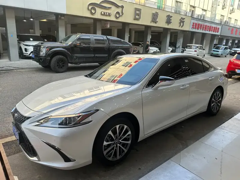 Lexus ES, 2024