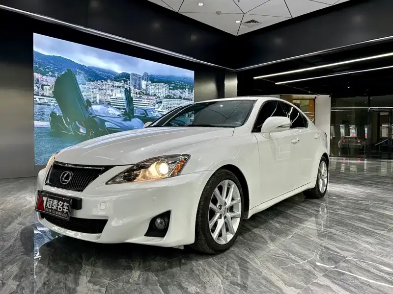 Lexus IS, 2012
