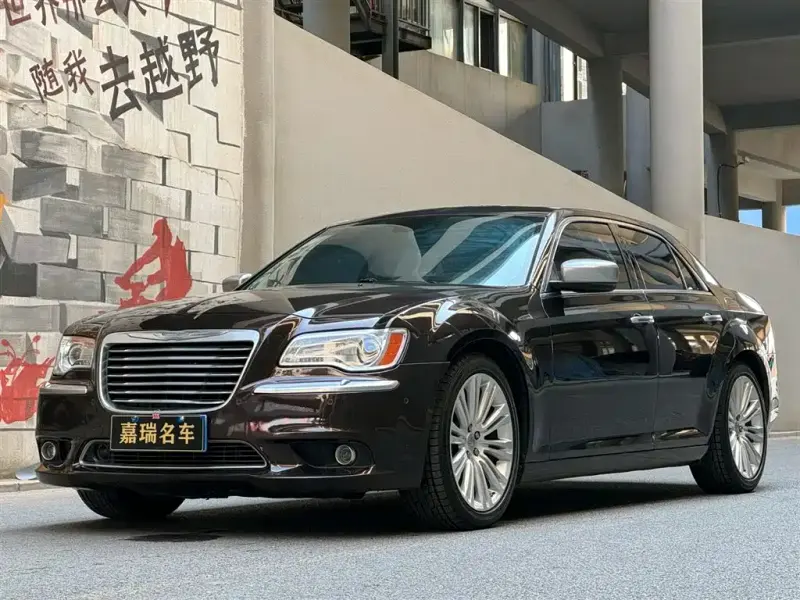 Chrysler 300C, 2013
