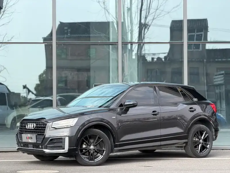 Audi Q2L, 2021