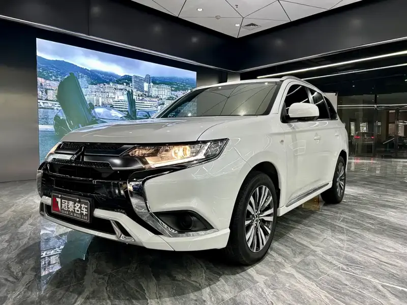 Mitsubishi Outlander, 2022
