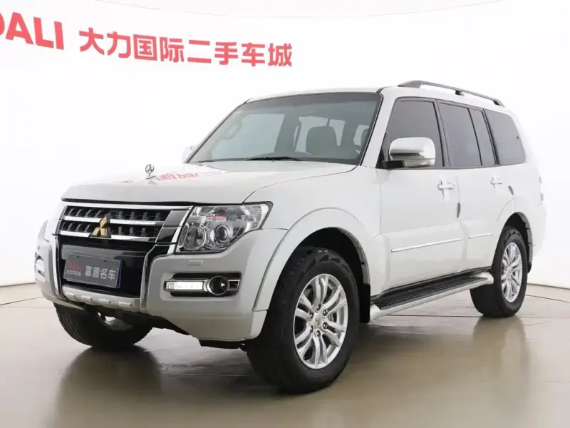 Mitsubishi Pajero (Import), 2019