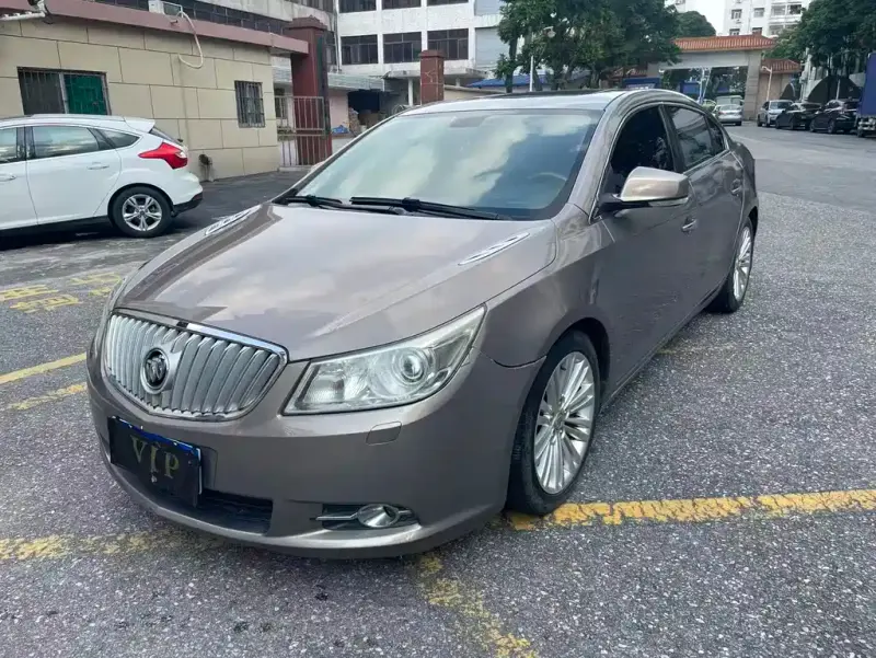 Buick LaCrosse, 2011
