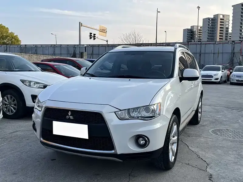 Mitsubishi Outlander (Import), 2011