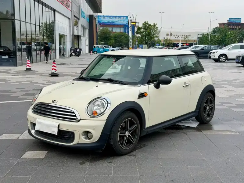 MINI Mini, 2011