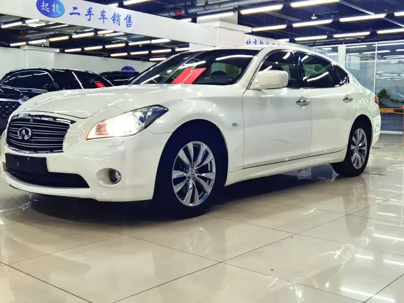 Infiniti M, 2013