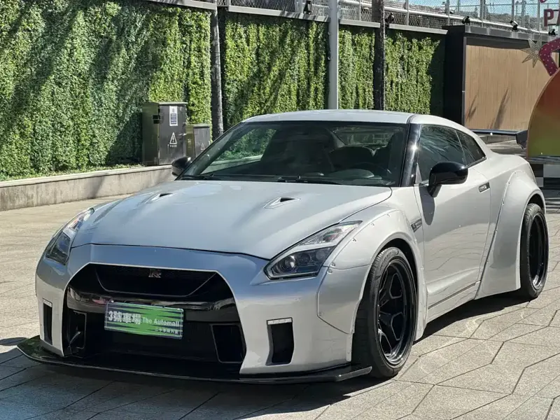 Nissan GT-R, 2011