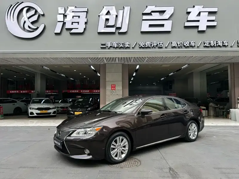 Lexus ES, 2012
