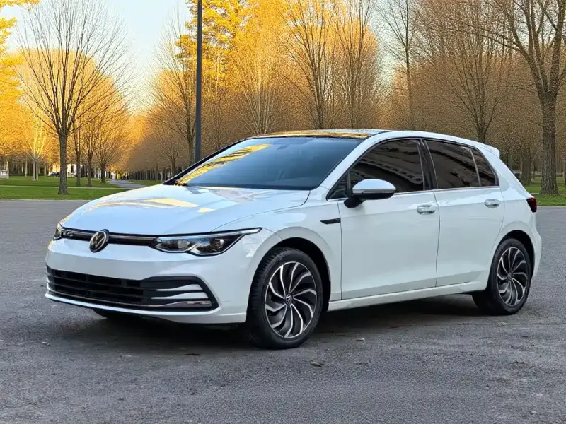 Volkswagen Golf, 2023
