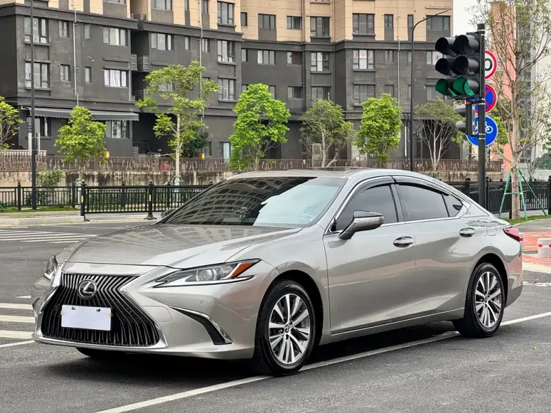 Lexus ES, 2021