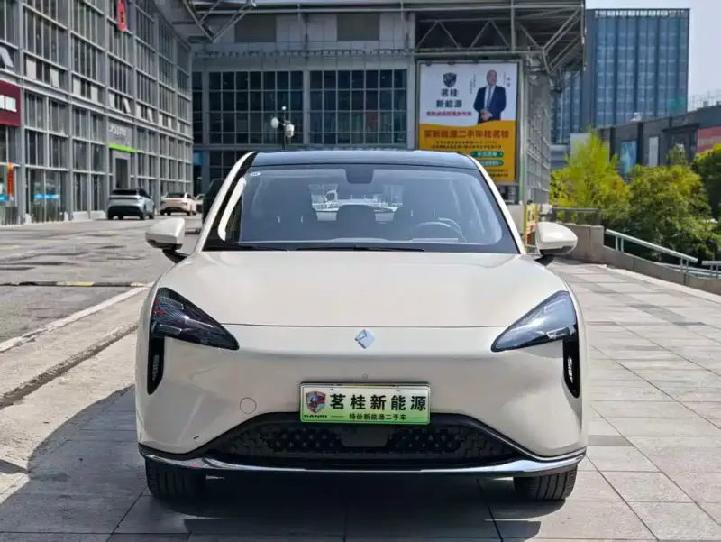 Baojun E6, 2025