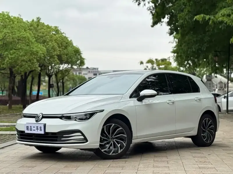 Volkswagen Golf, 2025
