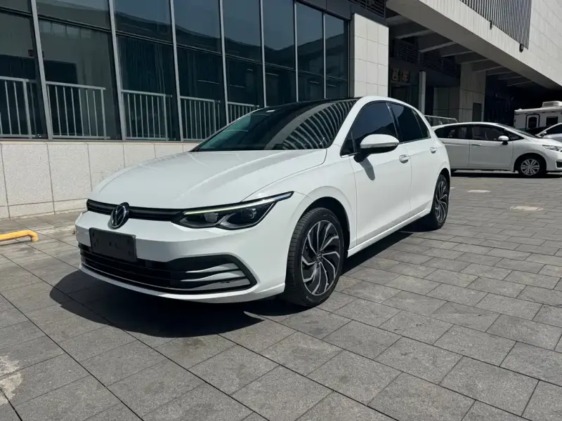 Volkswagen Golf, 2023