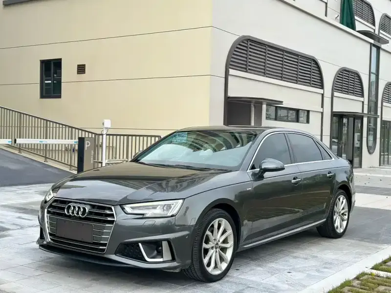 Audi A4L, 2020