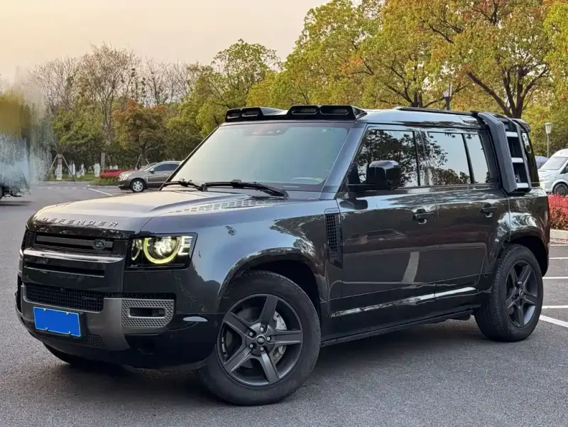 Land Rover Defender, 2023