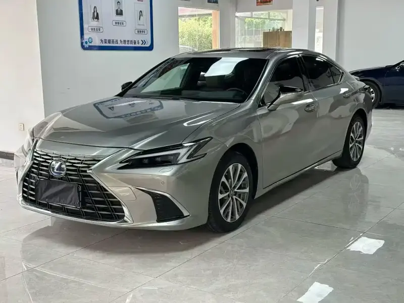 Lexus ES, 2025
