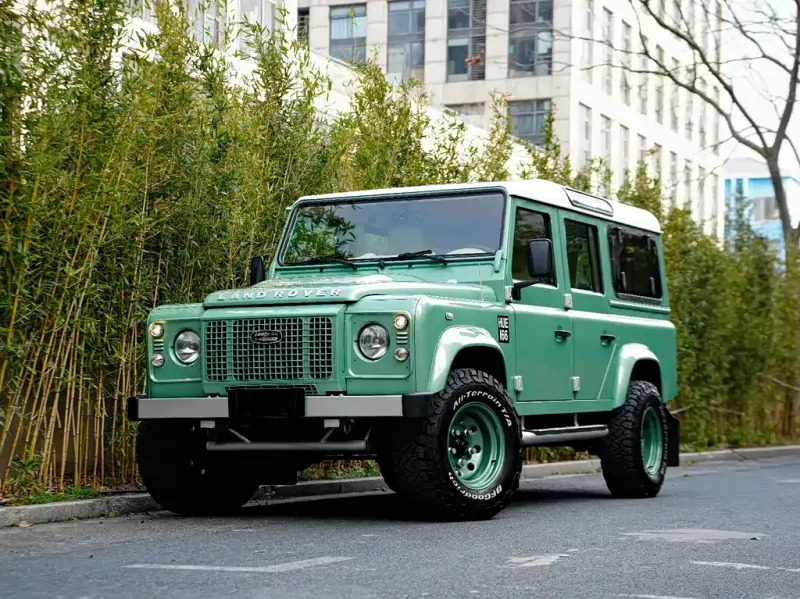 Land Rover Defender, 2013