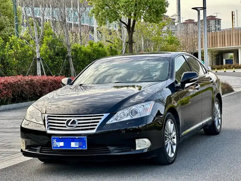 Lexus ES, 2011