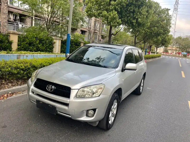 Toyota RAV4, 2010