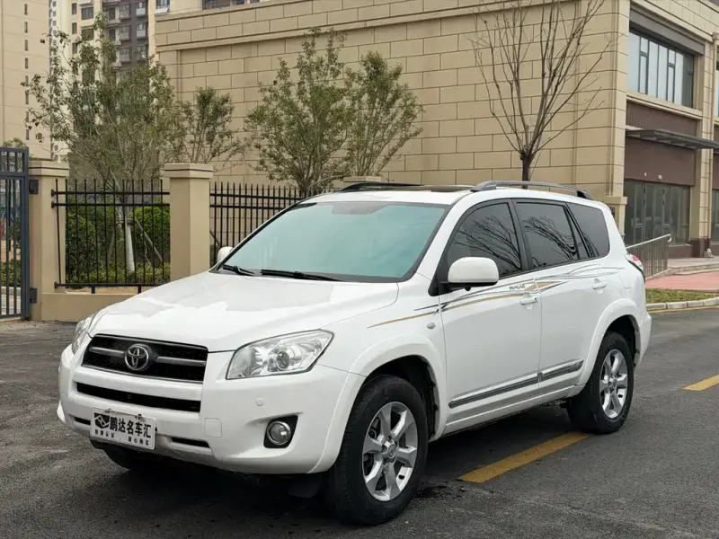 Toyota RAV4, 2011