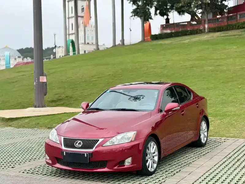 Lexus IS, 2010
